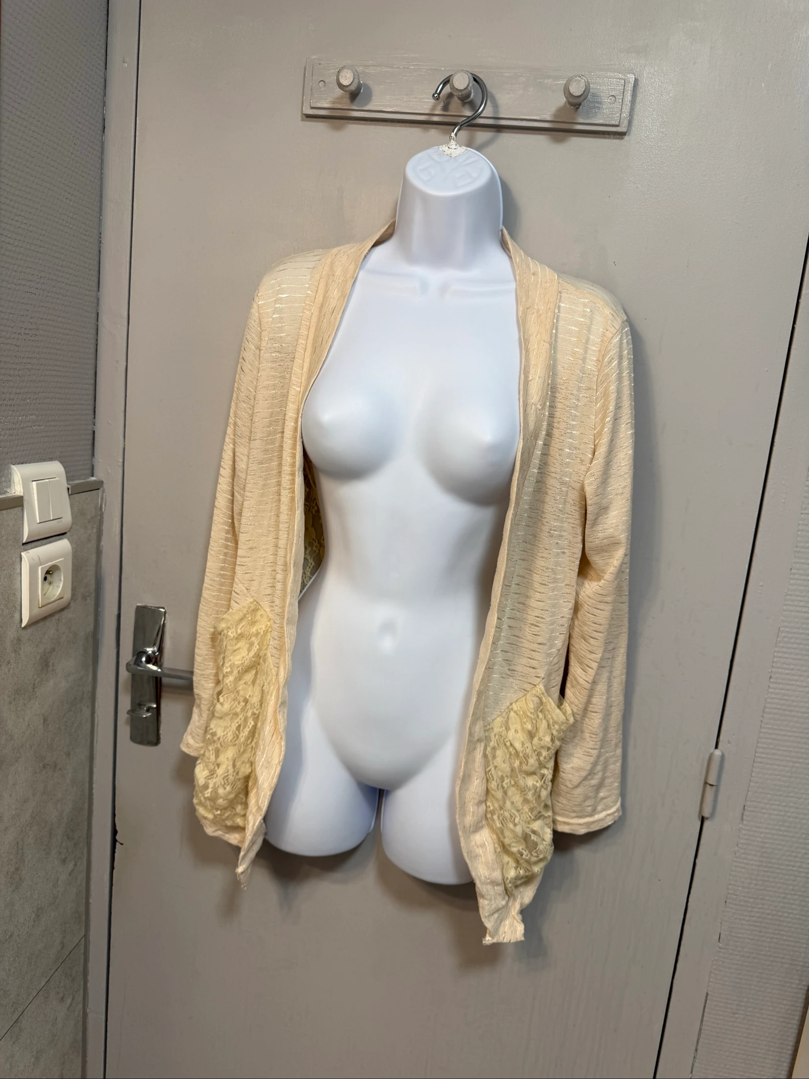 Gilet crème avec dentelle TU